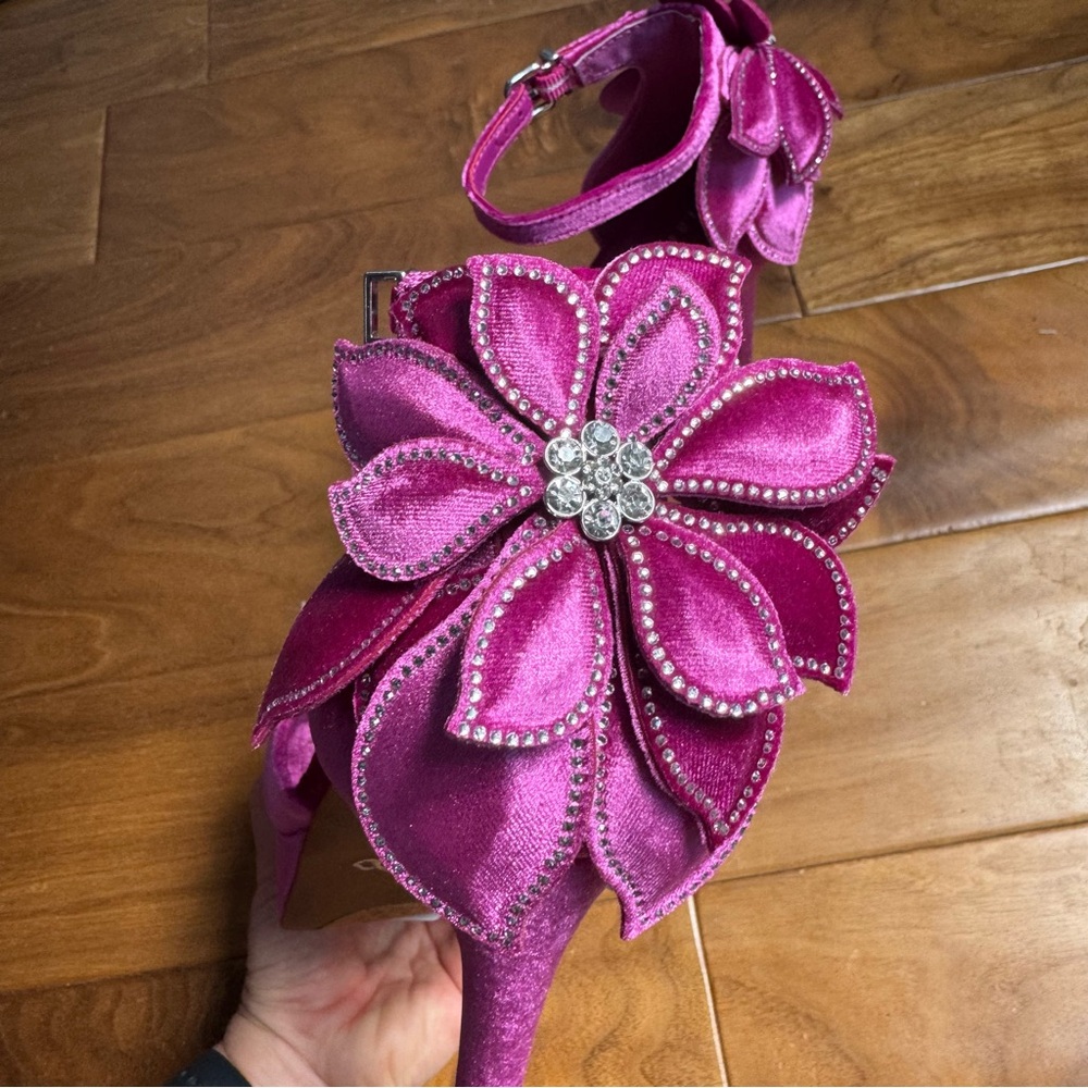 NWT Gianni Bini Karmello Velvet Flower Ankle Strap Platform Dress Sandals Sz 8,5 - Picture 5 of 8